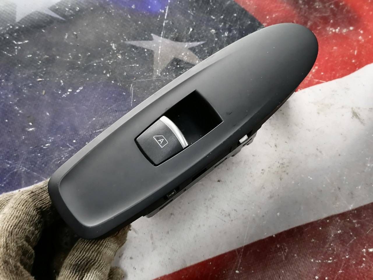 кнопка стеклоподъемника двери задней правой Infiniti QX50 P71A 2019, 2.0 л., бензин, АКПП, внедорожник 5 дв., 254215NA0A - фото №1