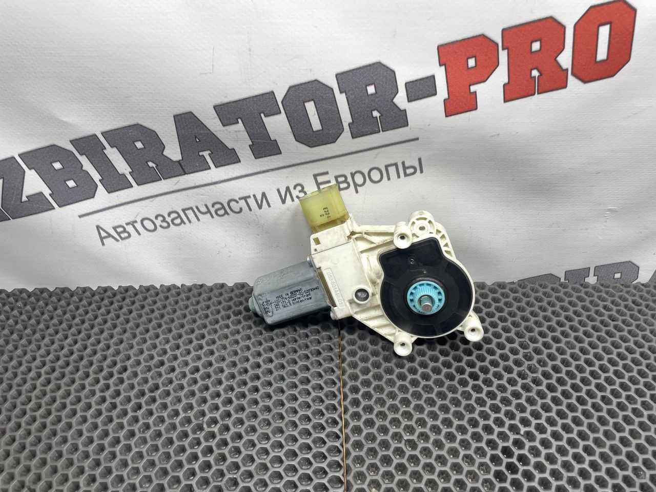 моторчик стеклоподъемника BMW 5 серия F07/F10/F11 F11 2010, 3.0 л., N57 D30 A, дизель, АКПП, универсал, 51337271563 - фото №1