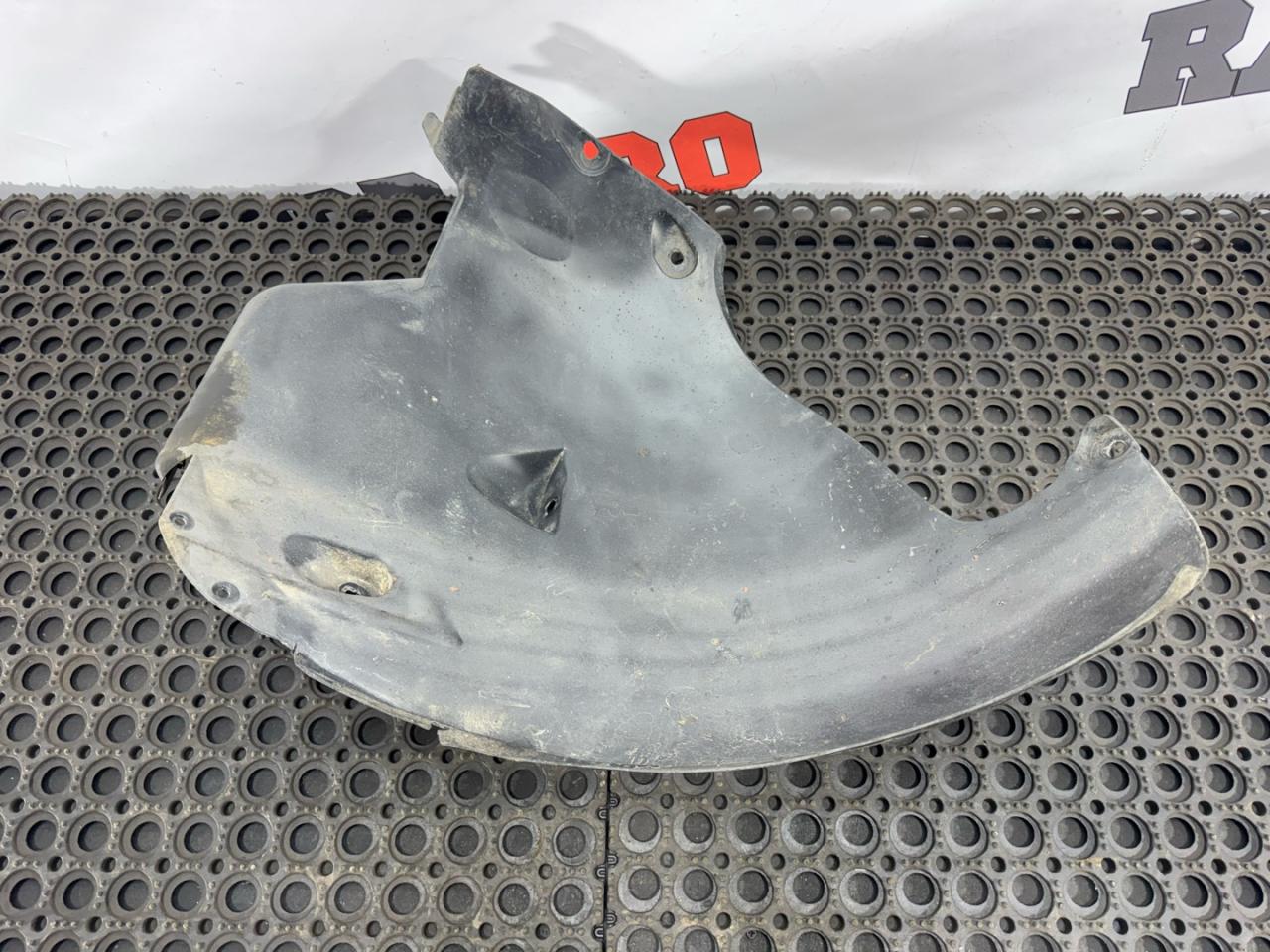 защита арок передняя левая (подкрылок) Mercedes-Benz E-Класс W211/S211 W211 2003, 1.8 л., M 271.941, бензин, АКПП, c185 melanitschwarz, универсал, правый руль, A2116981330, 2116981330 - фото №1