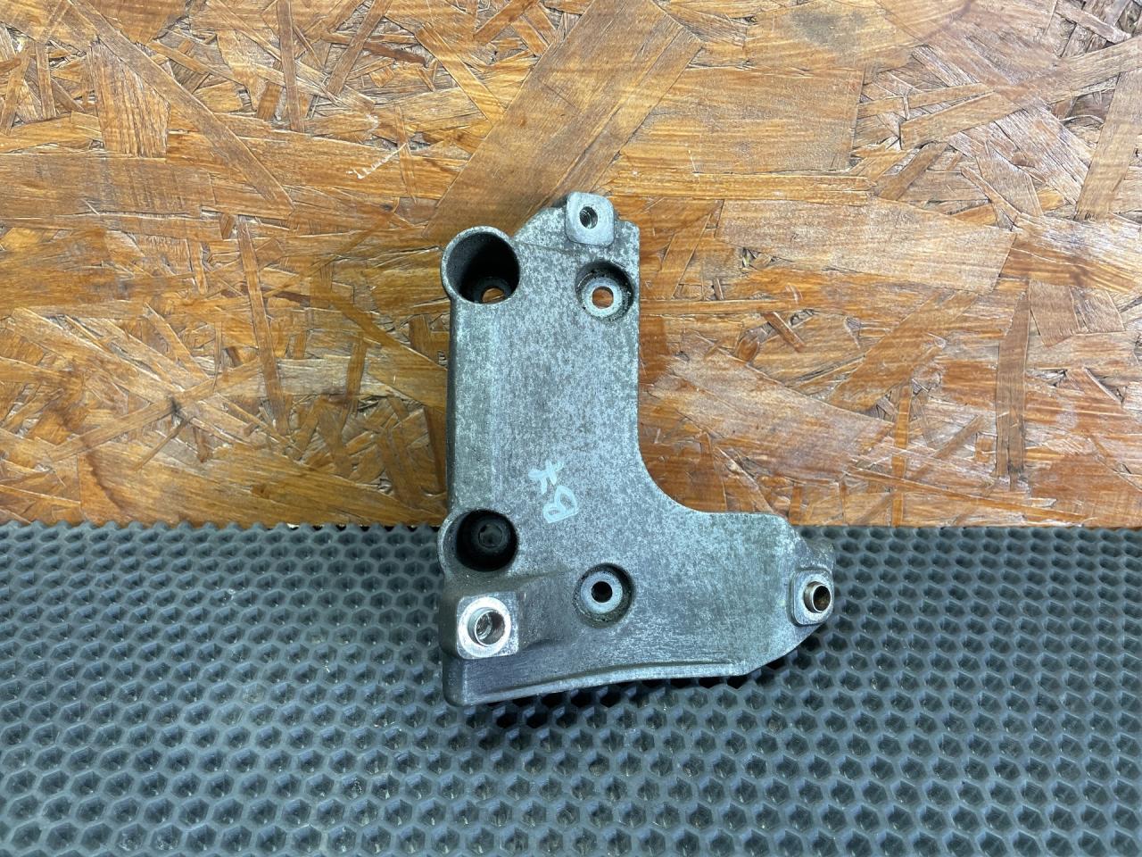 кронштейн компрессора кондиционера BMW 3 серия E90/E91/E92/E93 2006, 2.0 л., N46 B20 B, бензин, МКПП, седан, 64557505980, 7505980 - фото №1