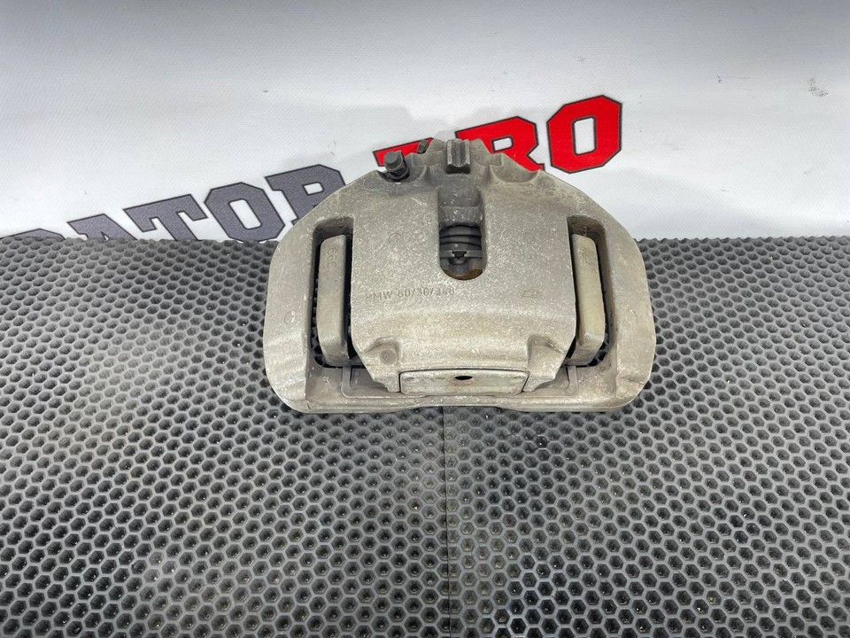 суппорт передний левый BMW 5 серия F07/F10/F11 F11 2010, 3.0 л., N57 D30 A, дизель, АКПП, универсал, 34116792689 - фото №1