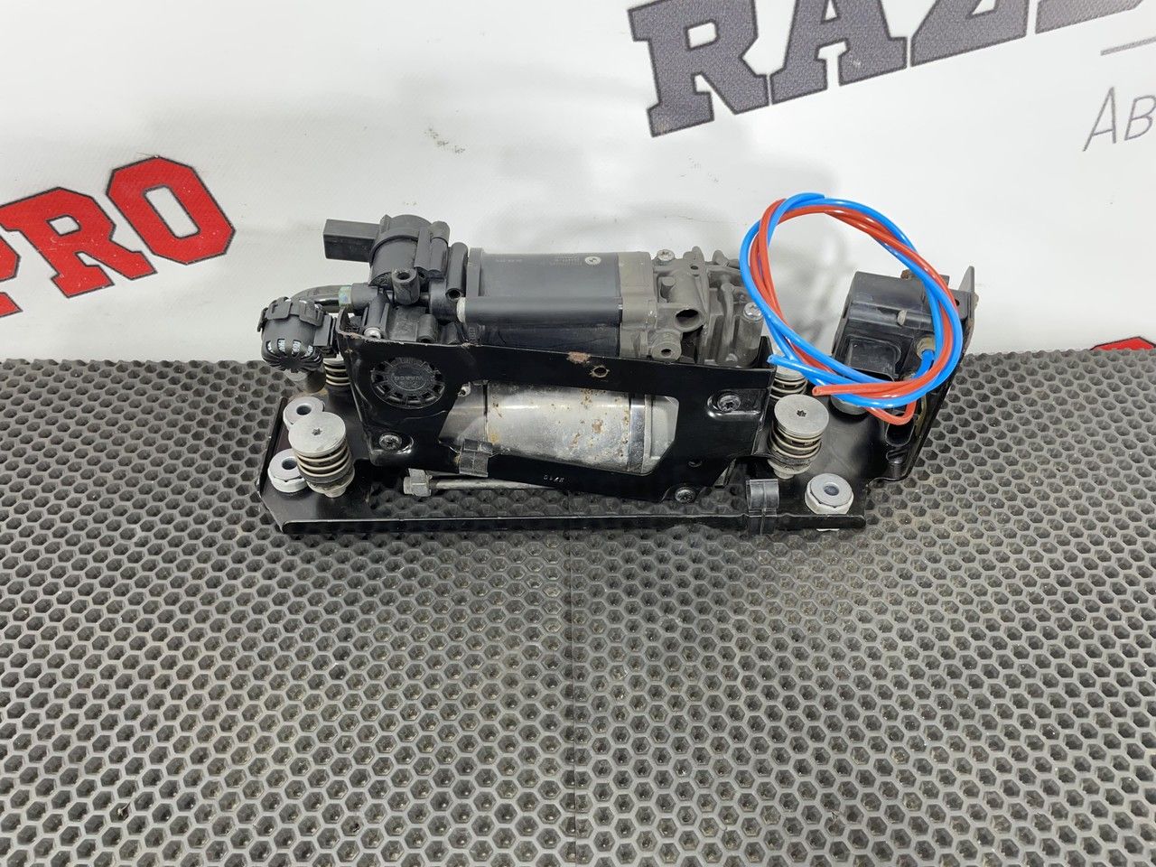 компрессор пневмоподвески BMW 5 серия F07/F10/F11 F11 2010, 3.0 л., N57 D30 A, дизель, АКПП, универсал, 4722555610 - фото №1
