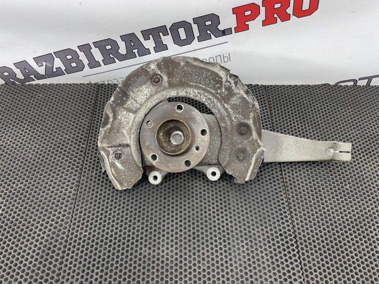 кулак поворотный левый BMW 5 серия F07/F10/F11 F11 2010, 3.0 л., N57 D30 A, дизель, АКПП, универсал, 31216775769 - фото №1