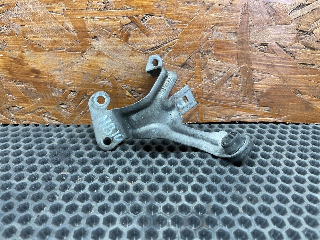 кронштейн двигателя Mercedes-Benz E-Класс W211/S211 2005, 3.0 л., M 272.944, бензин, АКПП, универсал, A2720100240, 2720100240 - фото №1