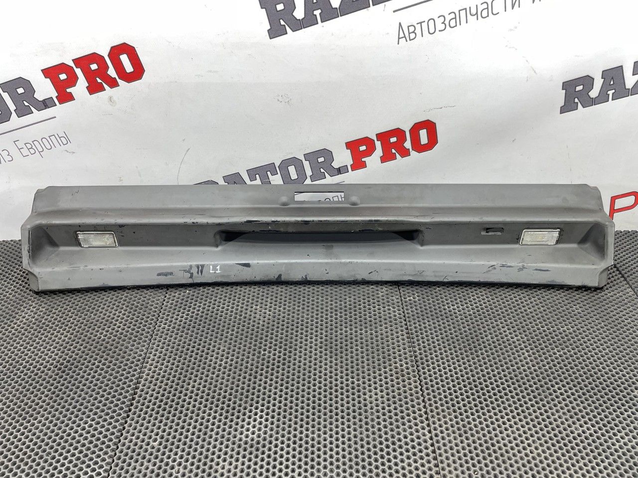 накладка двери (крышки) багажника Land Rover Range Rover 3 поколение 2002, 2.9 л., M 57 D 30, дизель, АКПП, внедорожник 5 дв., EQT000124LYR - фото №1