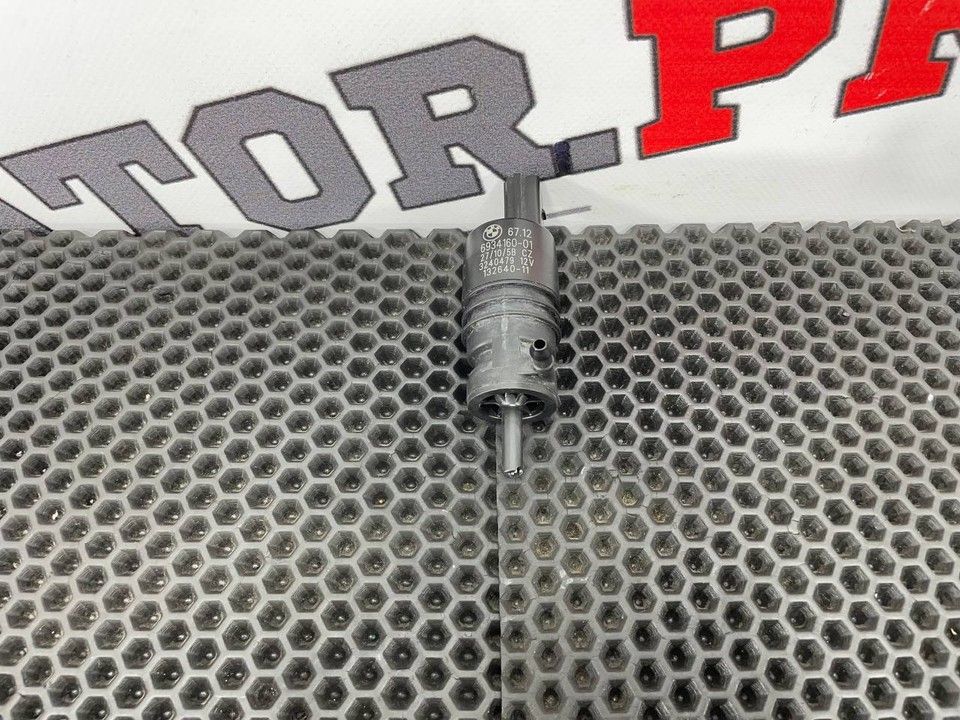 насос (моторчик) омывателя стекла BMW 5 серия F07/F10/F11 F11 2010, 3.0 л., N57 D30 A, дизель, АКПП, универсал, 6934160 - фото №1