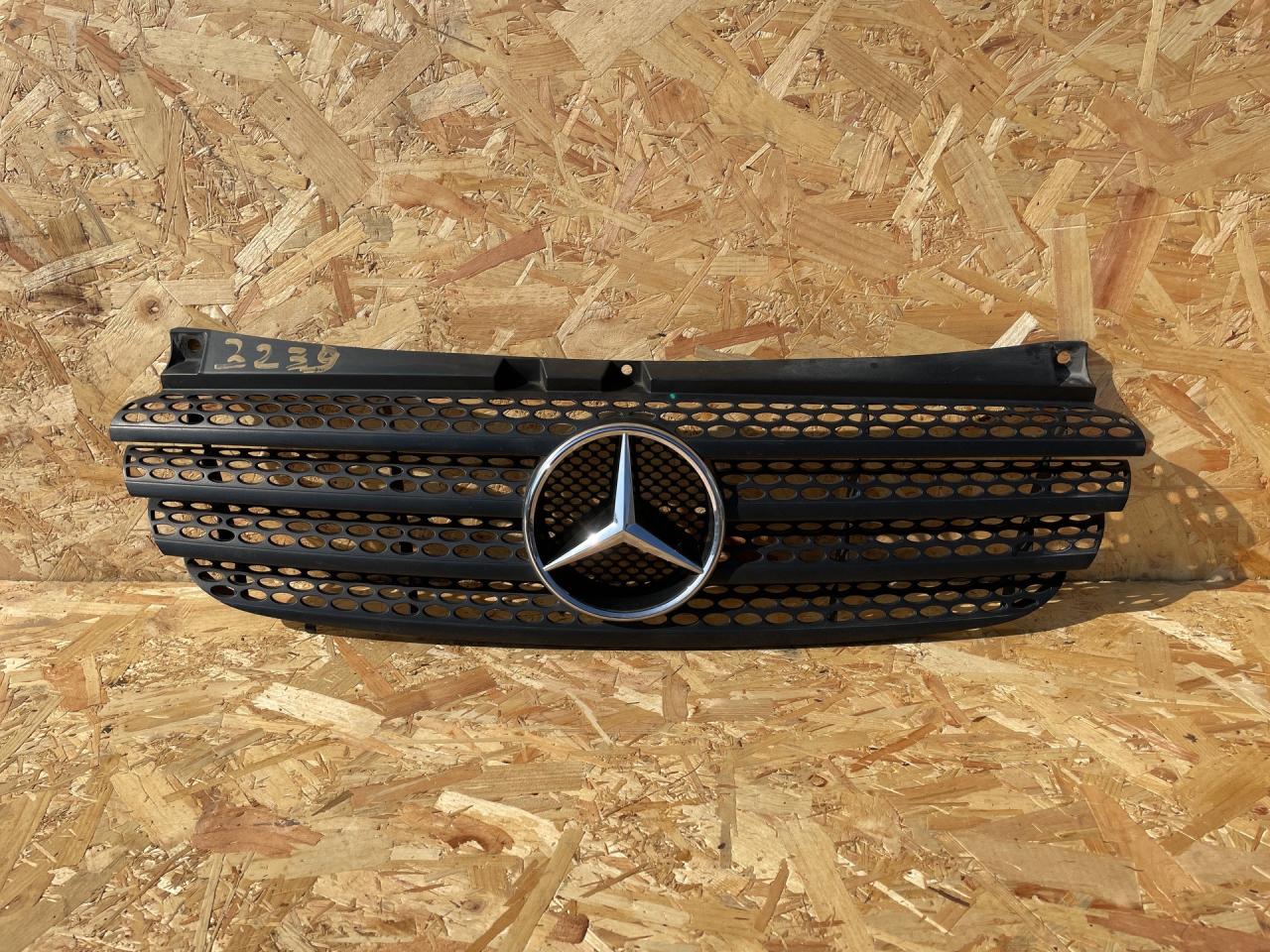 решетка радиатора Mercedes-Benz Vito W639 2008, 2.2 л., OM 646.980, дизель, МКПП, микроавтобус - фото №1