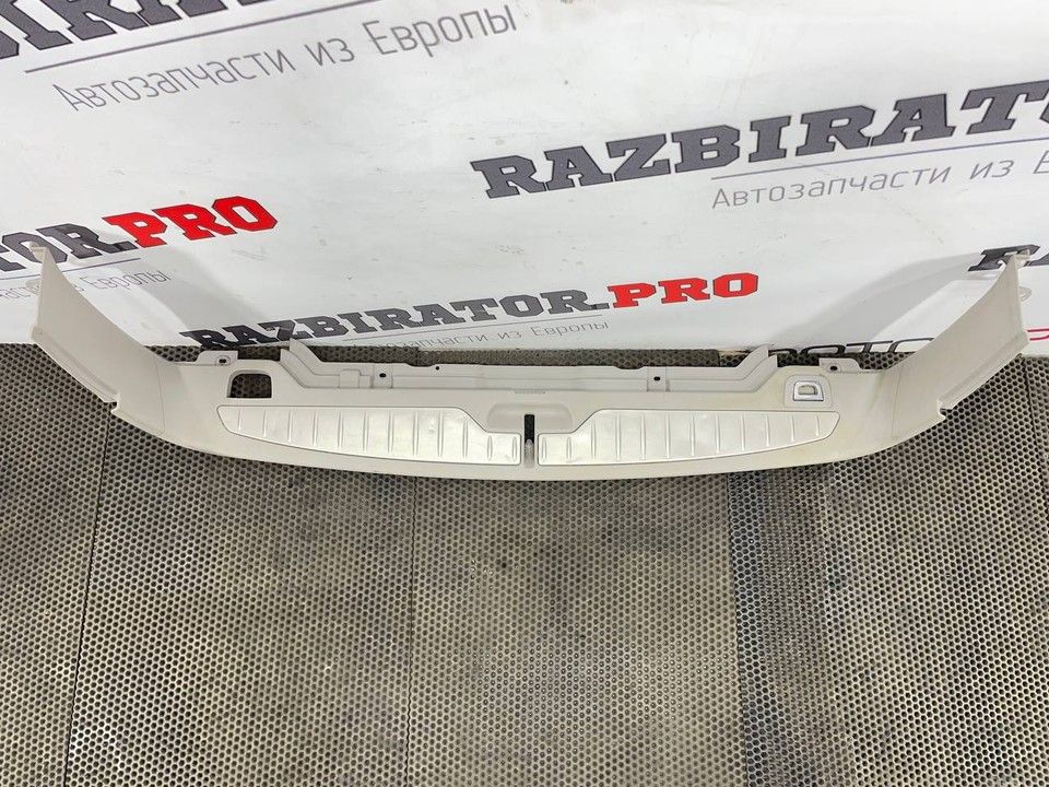 накладка петли багажника BMW 5 серия F07/F10/F11 F11 2010, 3.0 л., N57 D30 A, дизель, АКПП, универсал, 51477234405 - фото №1