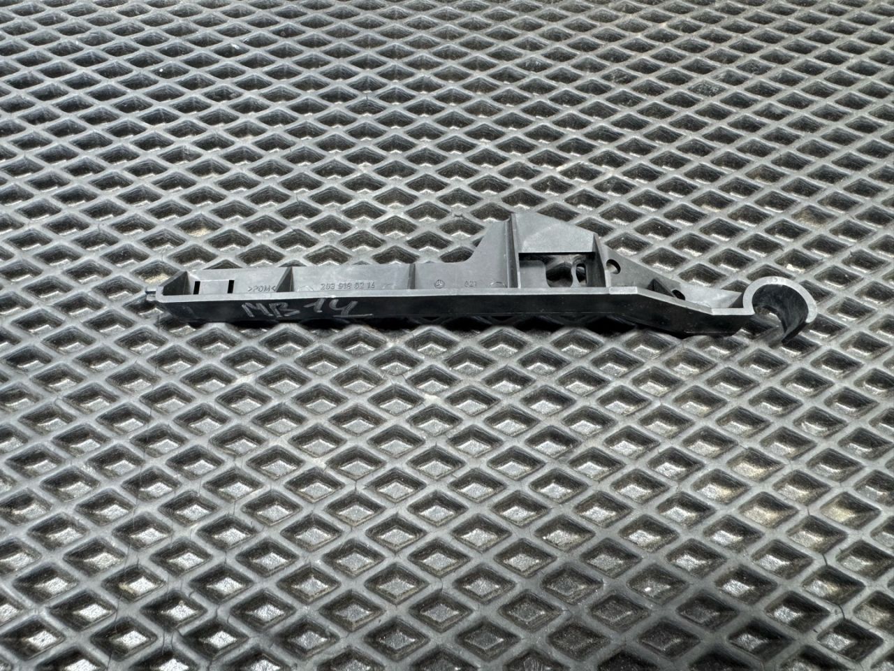 пластик Mercedes-Benz C-Класс W203/S203/CL203 CL203.747 2001, 2.3 л., M 111.981, бензин, АКПП, 345, купе, задний привод, A2039190214 - фото №1
