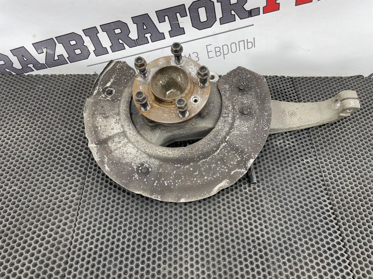 кулак поворотный правый BMW 5 серия F07/F10/F11 F11 2010, 3.0 л., N57 D30 A, дизель, АКПП, универсал, 31216775770 - фото №1