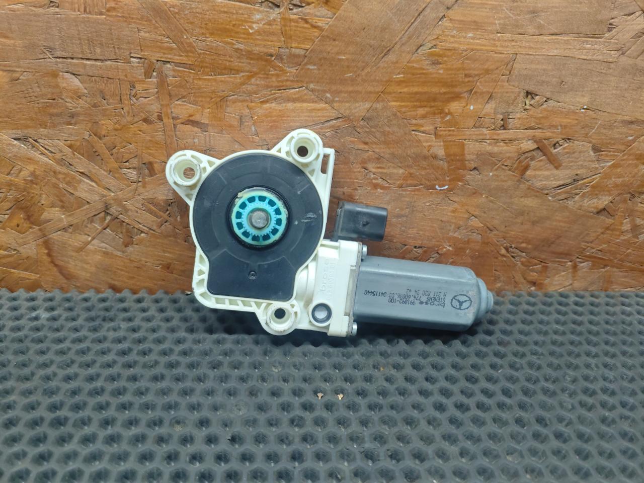 моторчик стеклоподъемника Mercedes-Benz E-Класс W211/S211 2005, 3.0 л., M 272.944, бензин, АКПП, универсал - фото №1