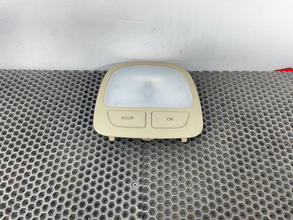фонарь салона (плафон) Hyundai Santa Fe 2 поколение (CM) 2007, 2.2 л., D4EB, дизель, АКПП, 928502B000 - фото №1