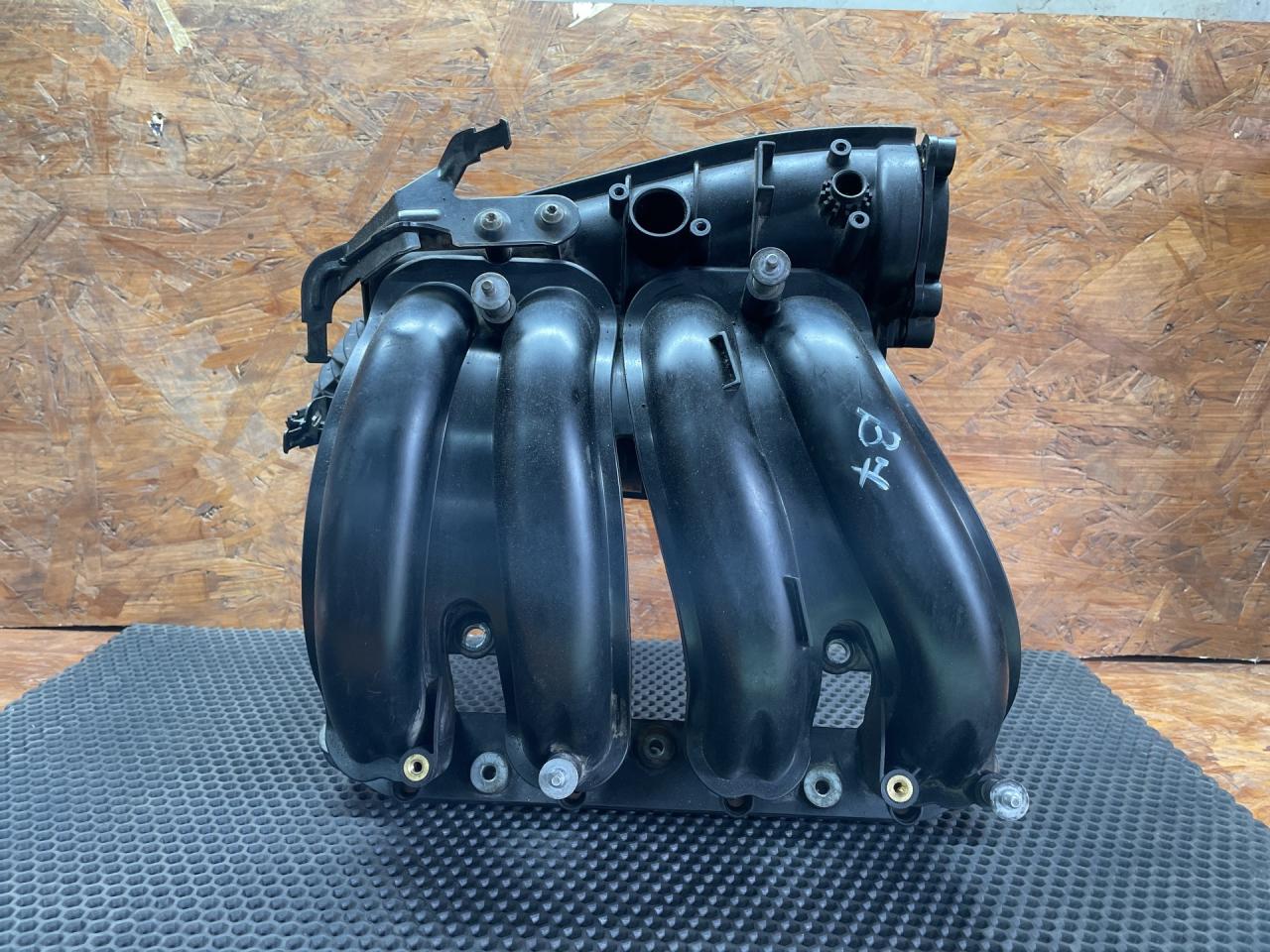 коллектор впускной BMW 3 серия E90/E91/E92/E93 2006, 2.0 л., N46 B20 B, бензин, МКПП, седан - фото №1