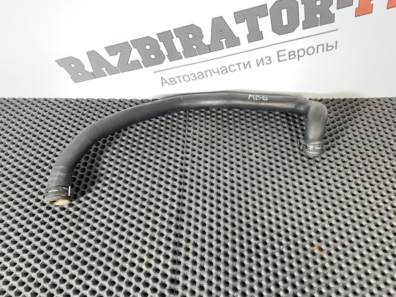 патрубок радиатора Mercedes-Benz E-Класс W212/S212/C207/A207 W212 2009, 2.1 л., OM 651.924, дизель, 6МКПП, 040, седан, задний привод, правый руль, A2048305996 - фото №1
