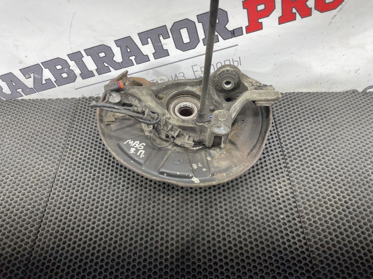 кулак задний правый Mercedes-Benz E-Класс W212/S212/C207/A207 W212 2009, 2.1 л., OM 651.924, дизель, 6МКПП, 040, седан, задний привод, правый руль, A2123502208 - фото №1