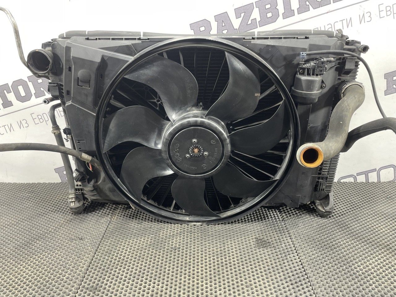 кассета радиаторов Mercedes-Benz E-Класс W212/S212/C207/A207 W212 2009, 2.1 л., OM 651.924, дизель, 6МКПП, 040, седан, задний привод, правый руль, A2045003603 - фото №1