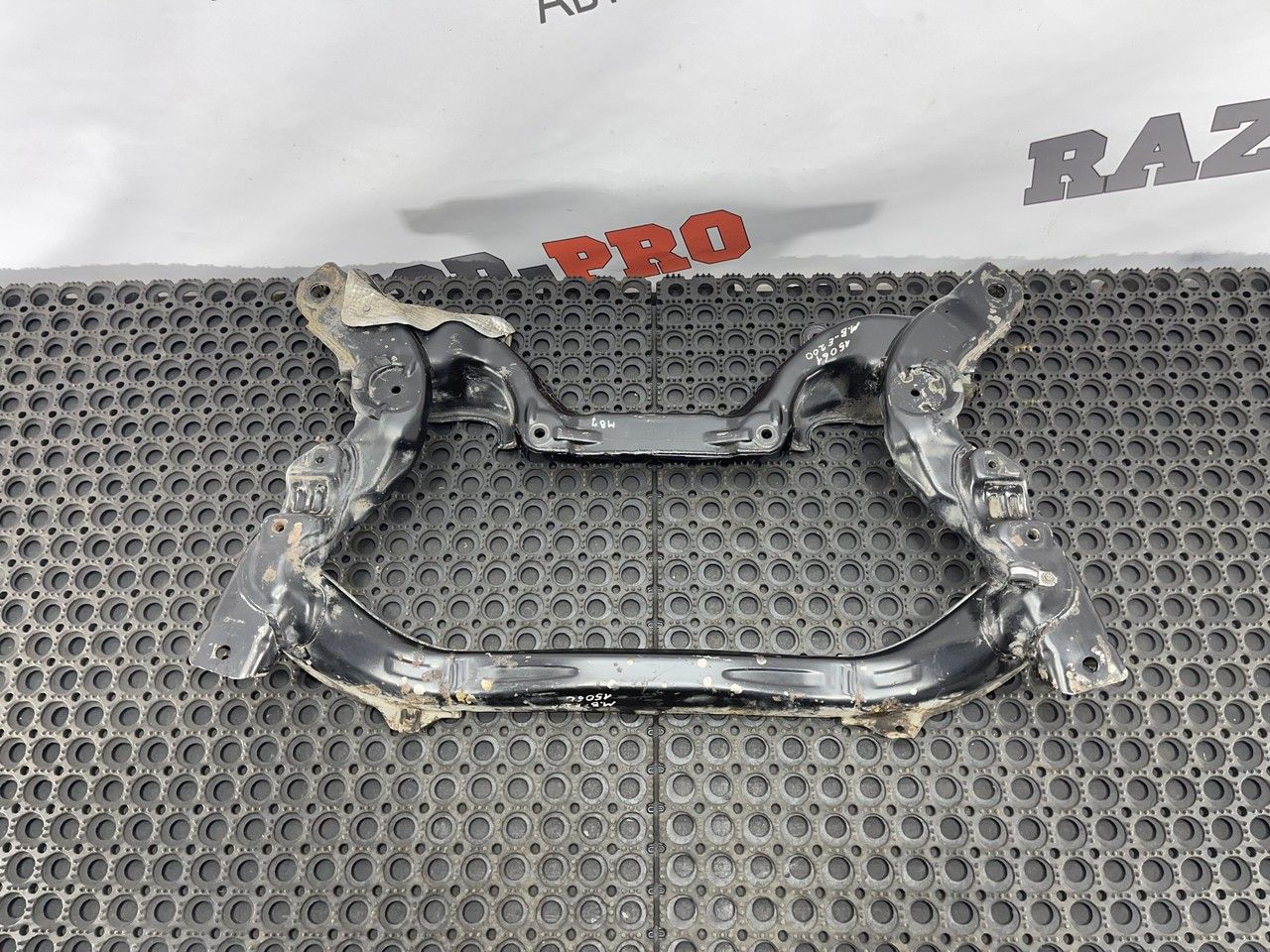 балка подвески передняя (подрамник) Mercedes-Benz E-Класс W211/S211 W211 2003, 1.8 л., M 271.941, бензин, АКПП, c185 melanitschwarz, универсал, правый руль, A2116200987 - фото №1