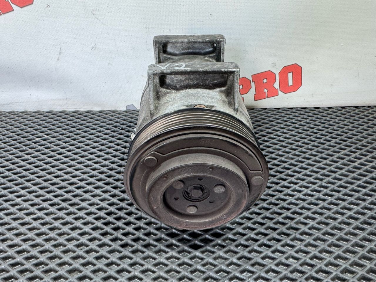 компрессор кондиционера Volvo XC90 1 поколение 2006, 2.4 л., D 5244 T, дизель, АКПП, 455 titanium grey pearl, внедорожник 5 дв., правый руль, 8708581 - фото №1