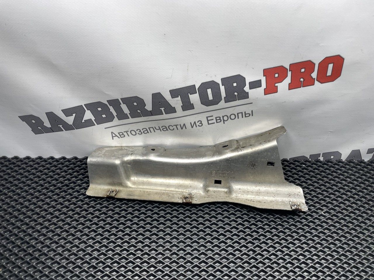 тепловой экран глушителя BMW 5 серия F07/F10/F11 F11 2010, 3.0 л., N57 D30 A, дизель, АКПП, универсал, 51487185203 - фото №1