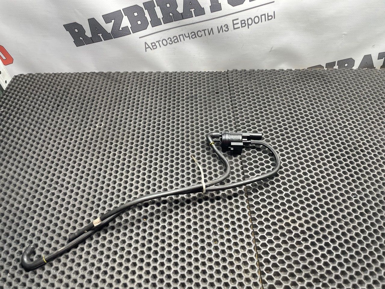 клапан вакуумного управления Mercedes-Benz E-Класс W211/S211 W211 2003, 1.8 л., M 271.941, бензин, АКПП, c185 melanitschwarz, универсал, правый руль, A0025401497 - фото №1
