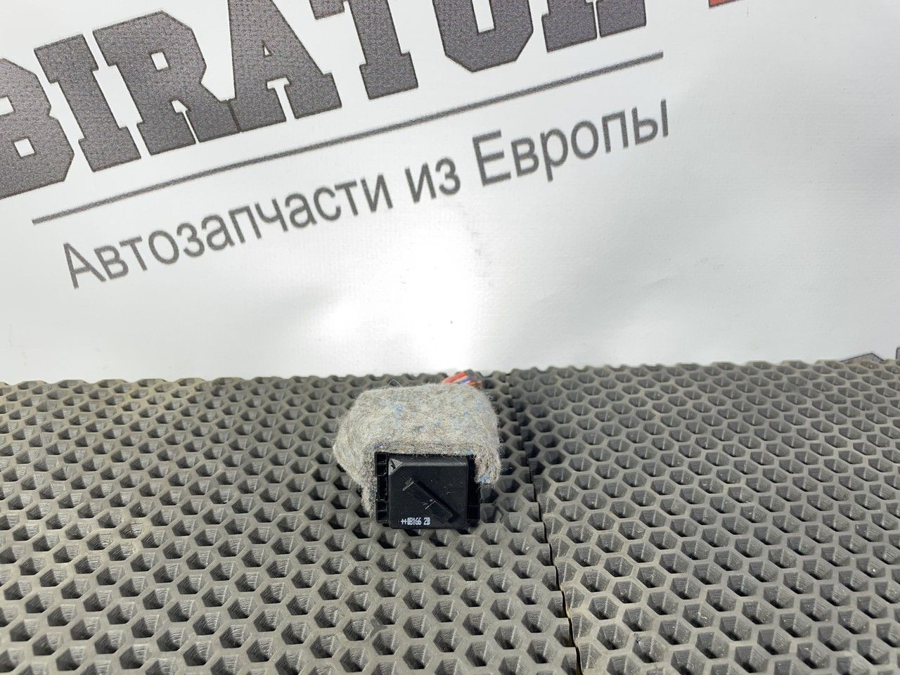 блок управления вентилятором (реле) Land Rover Range Rover 3 поколение 2002, 2.9 л., M 57 D 30, дизель, АКПП, внедорожник 5 дв., 1303918381 - фото №1