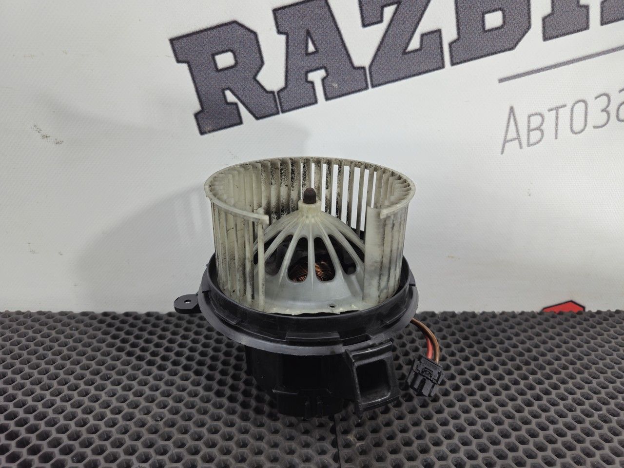 моторчик печки Mercedes-Benz E-Класс W212/S212/C207/A207 W212 2009, 2.1 л., OM 651.924, дизель, 6МКПП, 040, седан, задний привод, правый руль, A2048200908 - фото №1