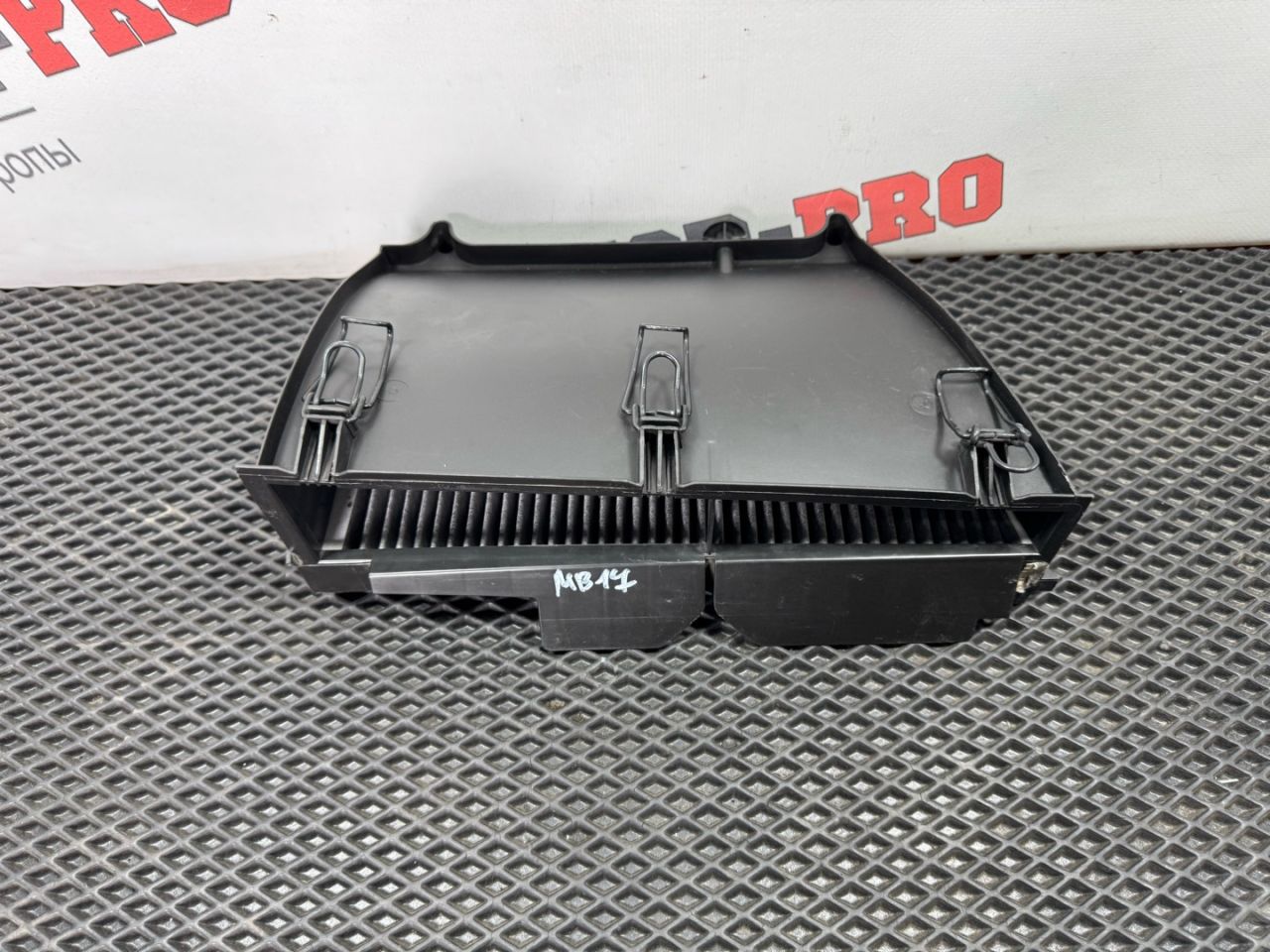 корпус салонного фильтра Mercedes-Benz C-Класс W203/S203/CL203 CL203.747 2001, 2.3 л., M 111.981, бензин, АКПП, 345, купе, задний привод, A2038350740 - фото №1