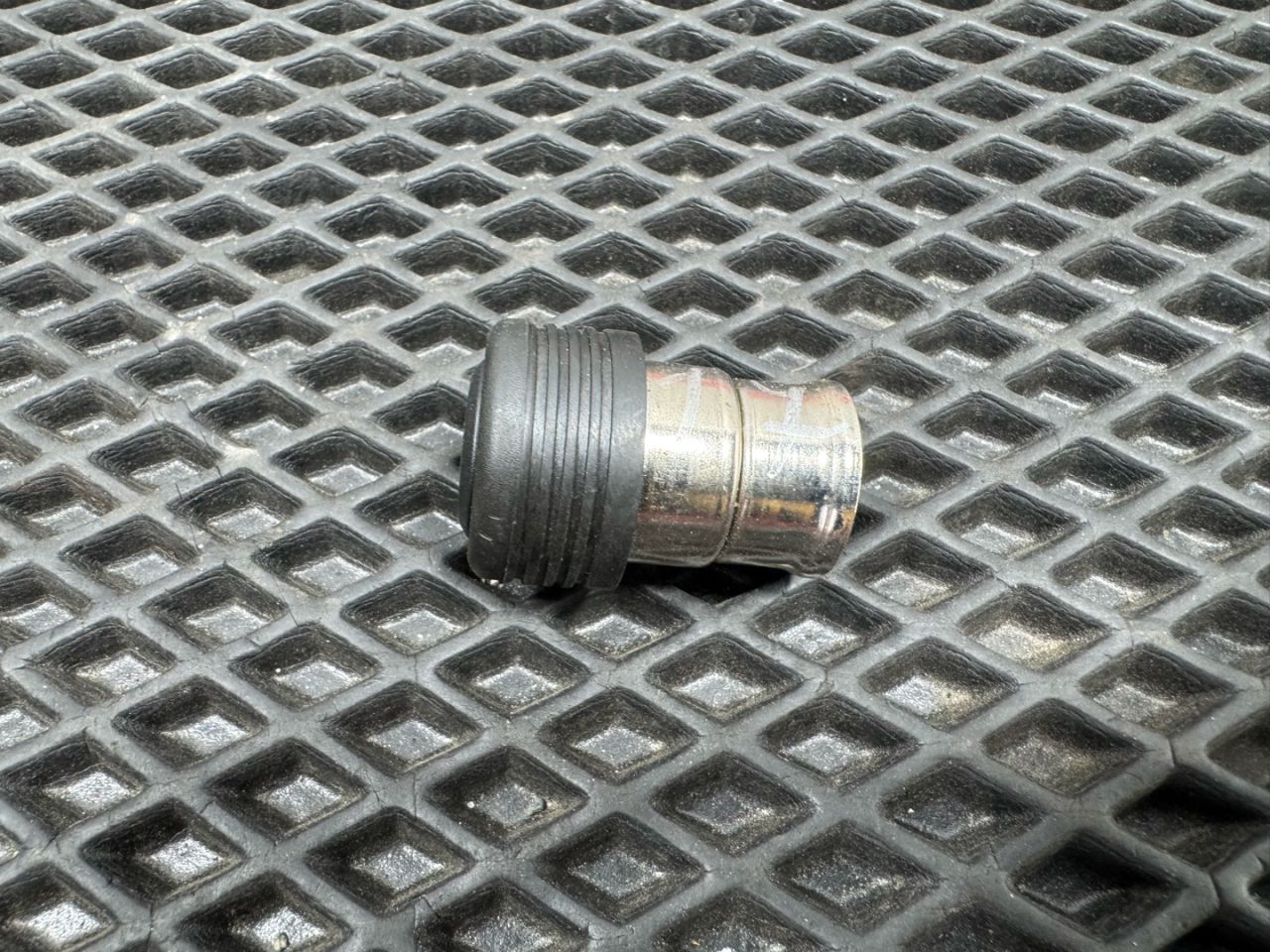 прикуриватель Mercedes-Benz C-Класс W203/S203/CL203 CL203.747 2001, 2.3 л., M 111.981, бензин, АКПП, 345, купе, задний привод, A0008201853 - фото №1