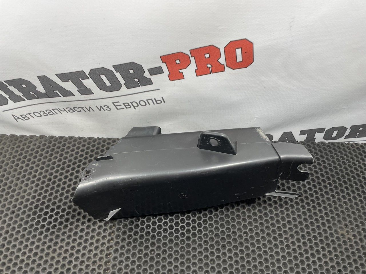воздуховод (дефлектор) радиатора BMW 5 серия F07/F10/F11 F11 2010, 3.0 л., N57 D30 A, дизель, АКПП, универсал, 51747200797 - фото №1
