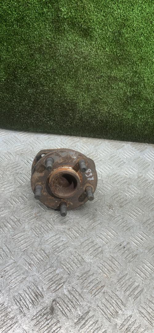 ступица задняя правая Dodge Caravan 3 поколение 1999, 2.4 л., бензин, АКПП, минивэн - фото №1