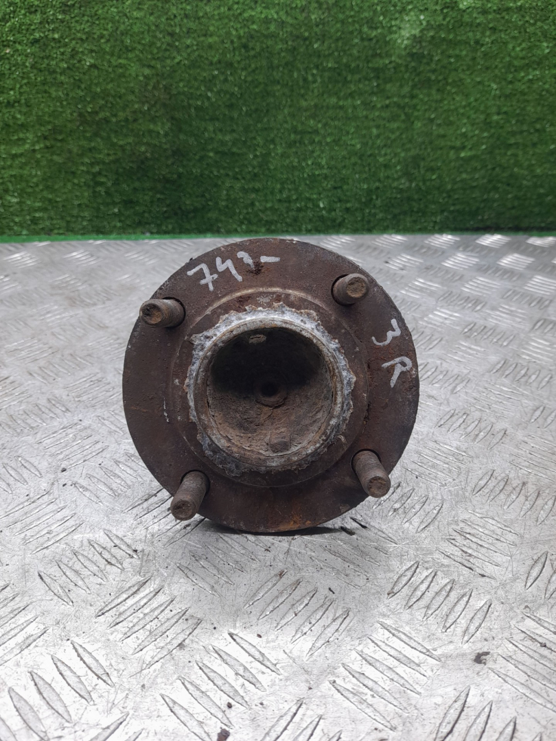 ступица задняя правая Mitsubishi Galant 7 поколение 1995, 1.8 л., бензин, МКПП, седан - фото №1