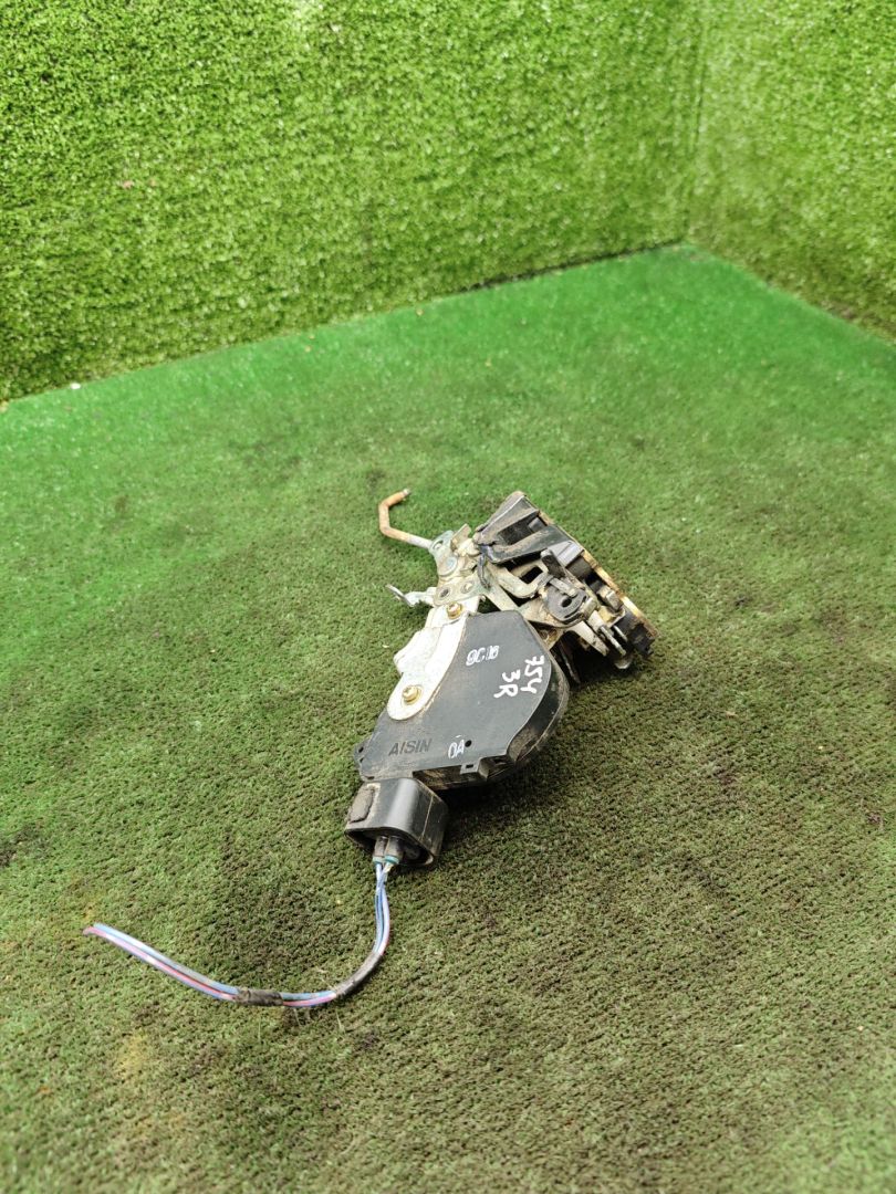 замок двери задней правой Toyota Picnic 1 поколение XM10 1999, 2.2 л., 3C-TE, дизель, МКПП, минивэн - фото №1