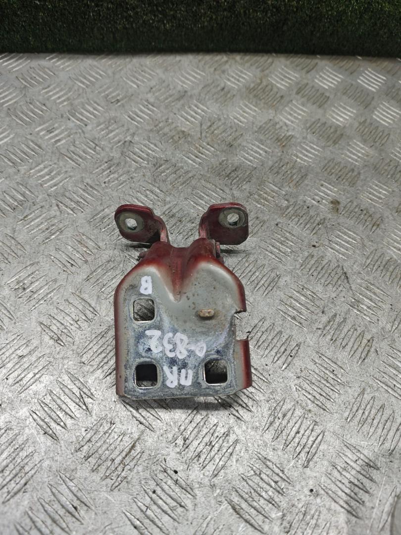 петля двери Dodge Caravan 4 поколение 2002, 2.4 л., бензин, АКПП, минивэн - фото №1