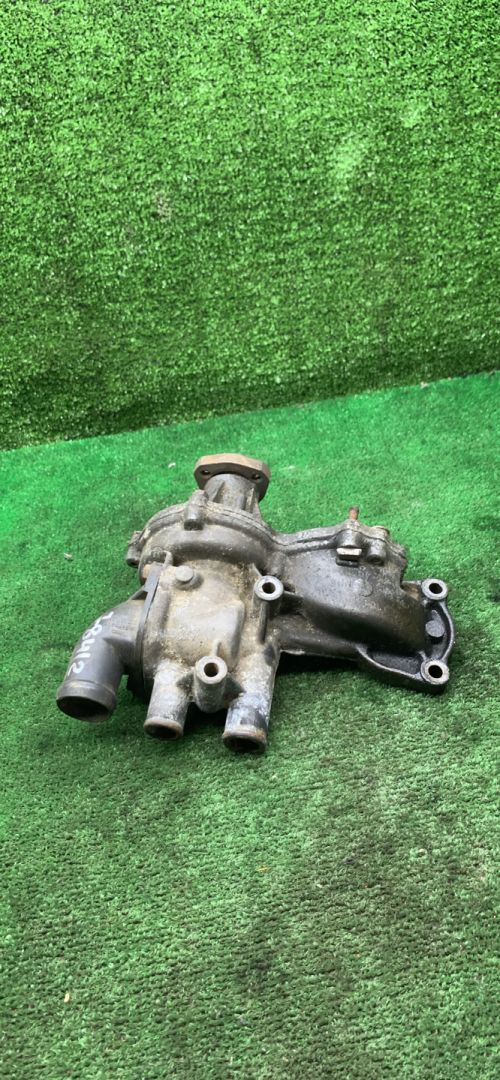 помпа Volkswagen Golf 3 поколение 1995, 1.8 л., бензин, 056121013A - фото №1