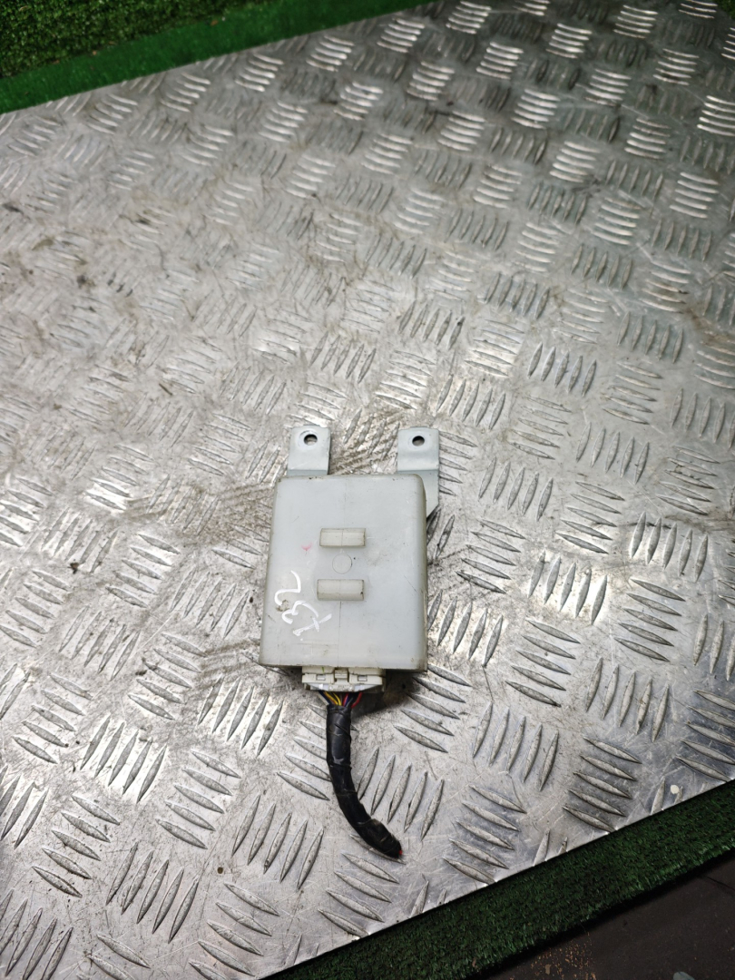 блок управления центральным замком Nissan Almera N15 1998, 1.4 л., бензин, МКПП, хетчбэк 3 дв., 284501N003 - фото №1