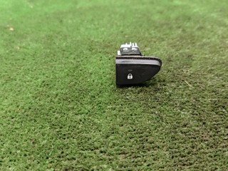 кнопка центрального замка Renault Duster 1 поколение [рестайлинг] 2017, 2.0 л., бензин, МКПП, внедорожник 5 дв., полный привод, 252103678R