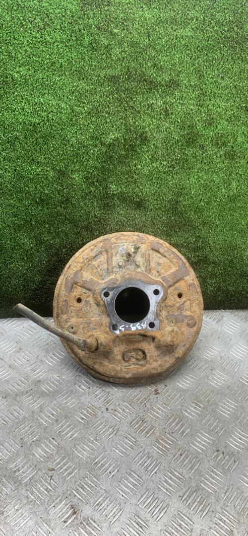 защитный кожух тормозного механизма Toyota Avensis 1 поколение (T220) 1998, 2.0 л., дизель, МКПП, седан - фото №1