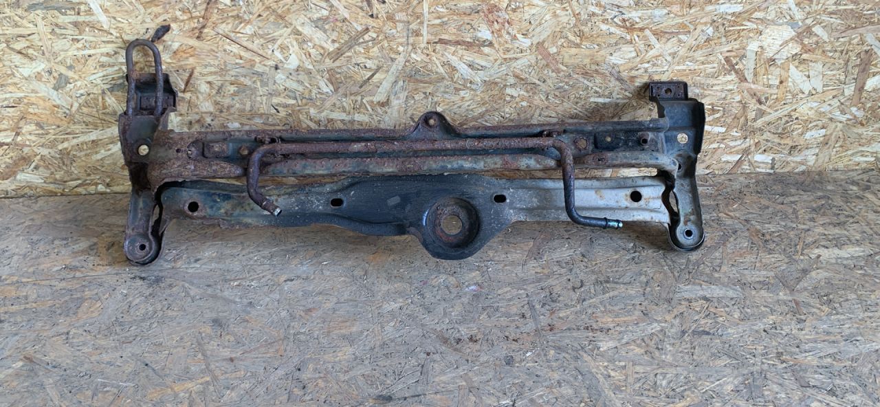 балка под радиатор Volkswagen Passat B4 1995, 2.0 л., бензин, АКПП, седан - фото №1