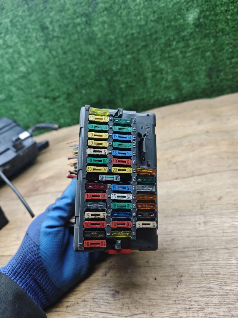 блок предохранителей Citroen Xsara 1 поколение 1999, 1.8 л., LFY (XU7JP4), бензин, МКПП, универсал - фото №1