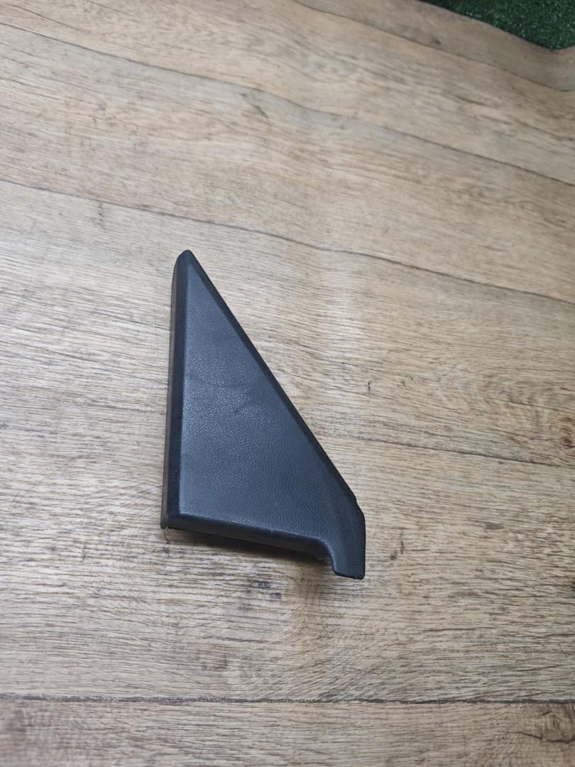 заглушка зеркала Mitsubishi Pajero 2 поколение 1996, 3.0 л., бензин, АКПП, внедорожник 5 дв. - фото №1