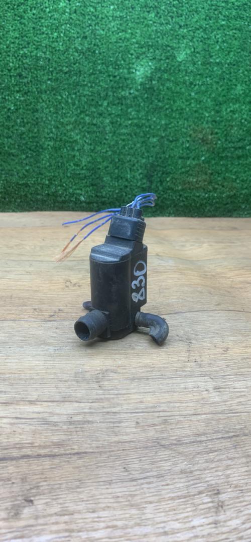 насос (моторчик) омывателя стекла Toyota Carina E 1 поколение T190 1998, 2.0 л., 2C-TE, дизель, МКПП, универсал - фото №1