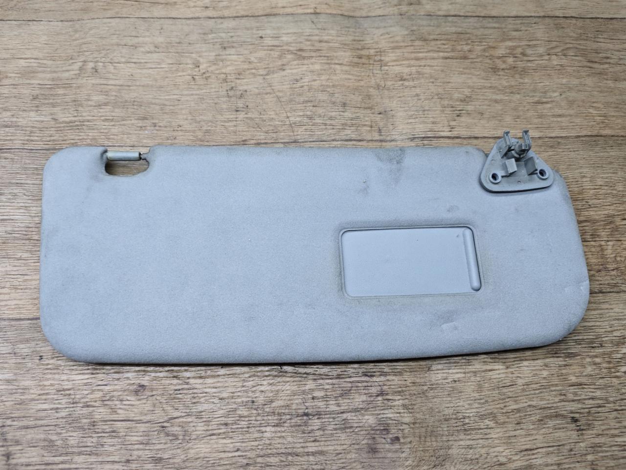 козырек солнцезащитный Mitsubishi Space Wagon 3 поколение (Typ N50) 2000, 2.4 л., бензин, МКПП, минивэн - фото №1