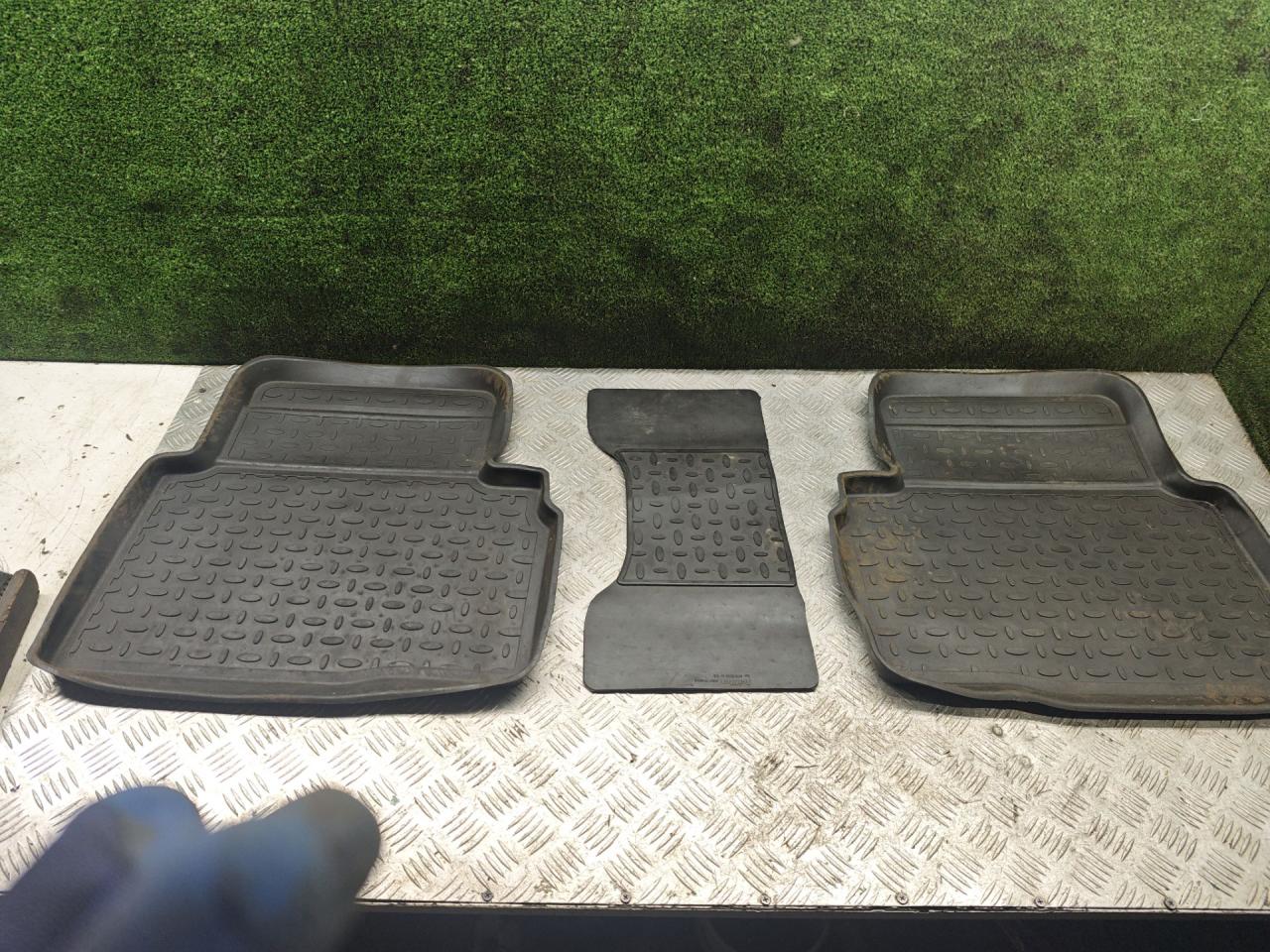 коврик салона Kia Sportage 3 поколение 2011, 2.0 л., бензин, АКПП, внедорожник 5 дв., полный привод - фото №1