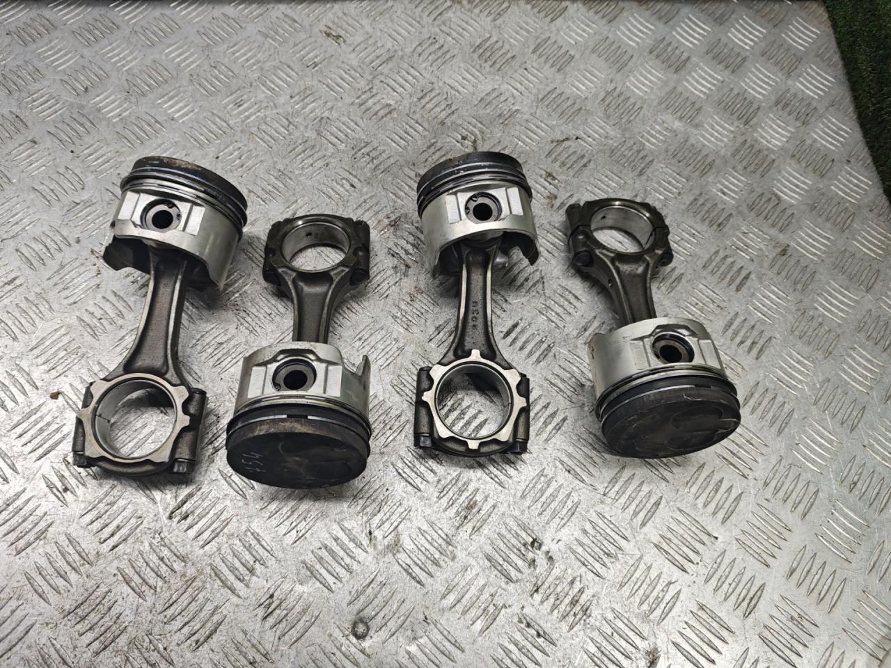 поршень Toyota Picnic 1 поколение XM10 1999, 2.2 л., 3C-TE, дизель, МКПП, минивэн - фото №1