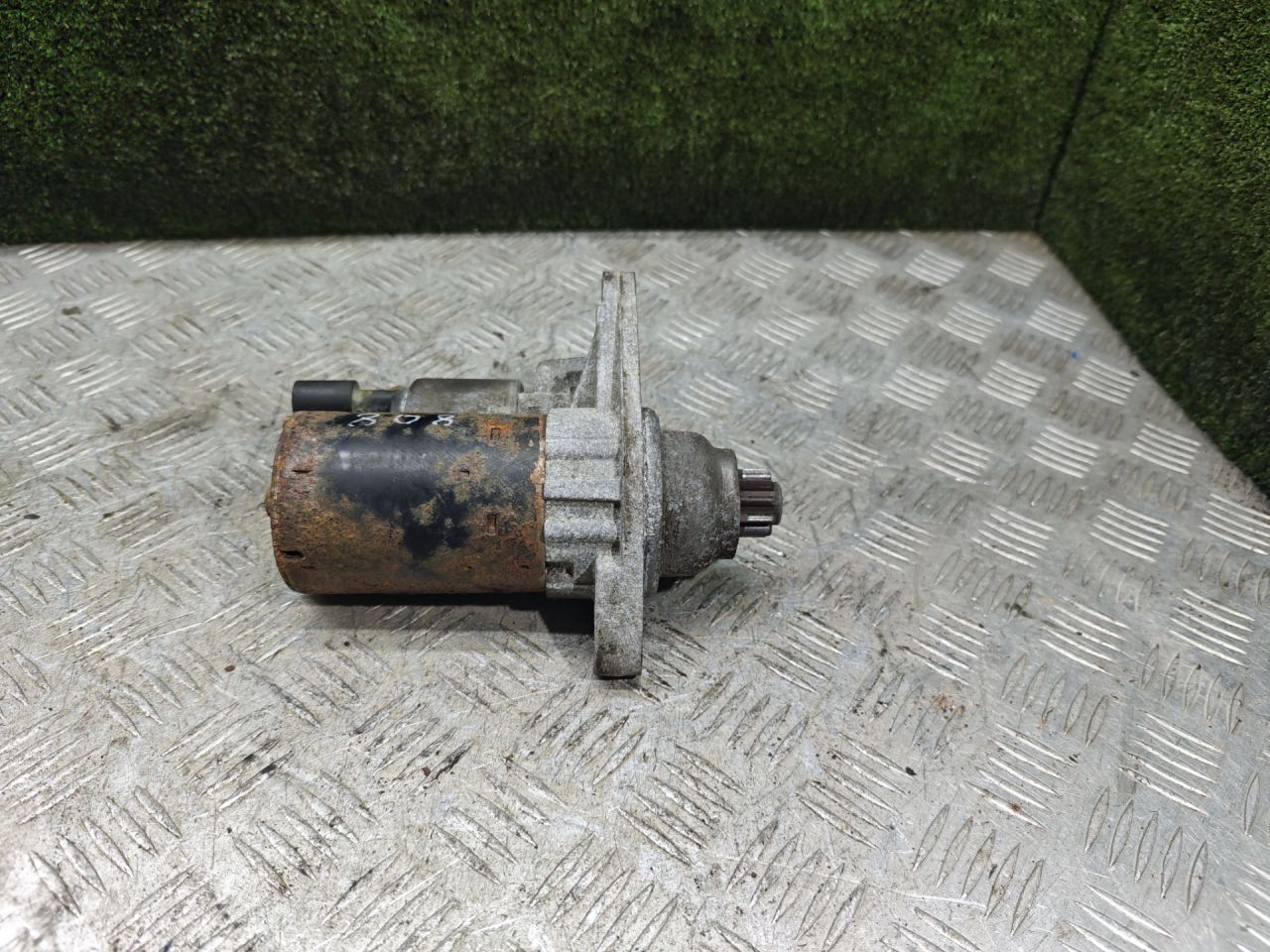 стартер Volkswagen Polo Sedan 1 поколение 2015, 1.6 л., МКПП, седан - фото №1