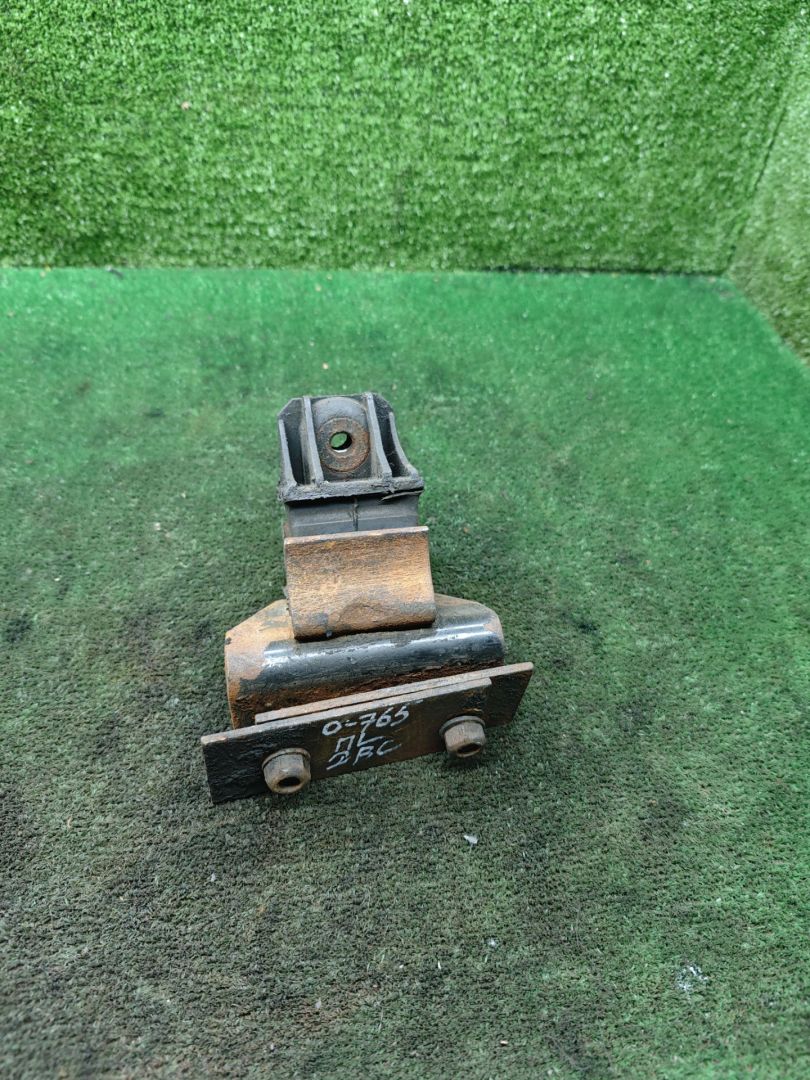 подушка крепления двигателя Mercedes-Benz T1 207-210D W601 1990, 2.3 л., дизель, МКПП, микроавтобус, 7426466 - фото №1