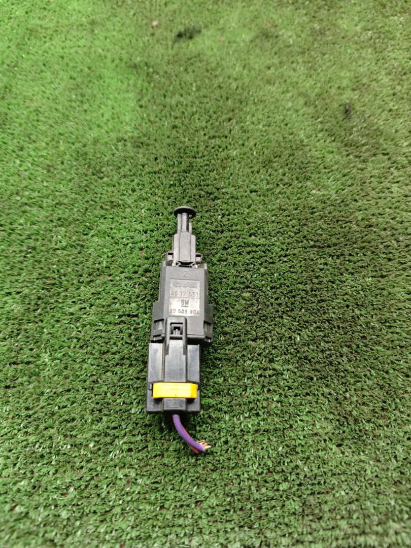 Датчик педали тормоза (лягушка) Saab 9-3 1 поколение 2002, 2.0 л., бензин, МКПП, хетчбэк 5 дв., 90508804, 4617551 - фото №1