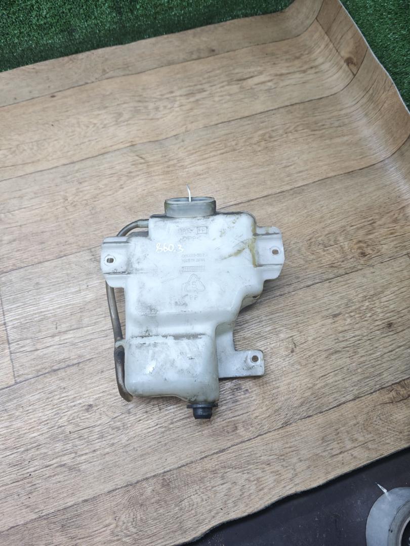 бачок омывателя Mitsubishi Pajero 2 поколение 1996, 3.0 л., бензин, АКПП, внедорожник 5 дв. - фото №1