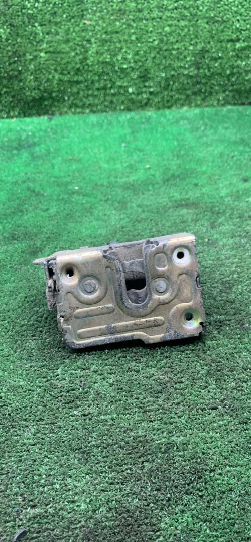 замок двери задней левой Renault Logan 1 поколение 2006, 1.4 л., бензин, МКПП, седан - фото №1