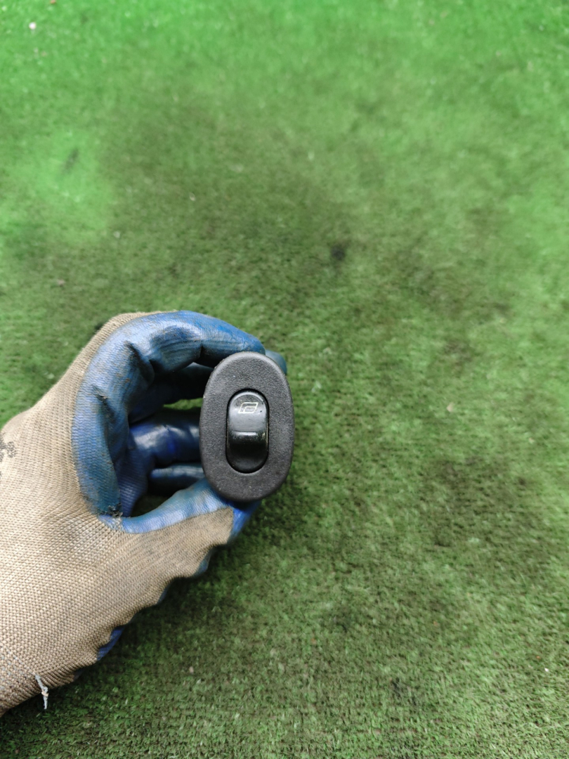 кнопка стеклоподъемника двери задней правой Saab 9-3 1 поколение 2002, 2.0 л., бензин, МКПП, хетчбэк 5 дв. - фото №1